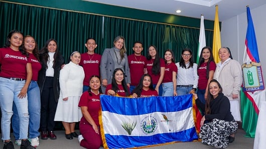 Visita de Estudiantes de El Salvador a la UCM 1 - Copy